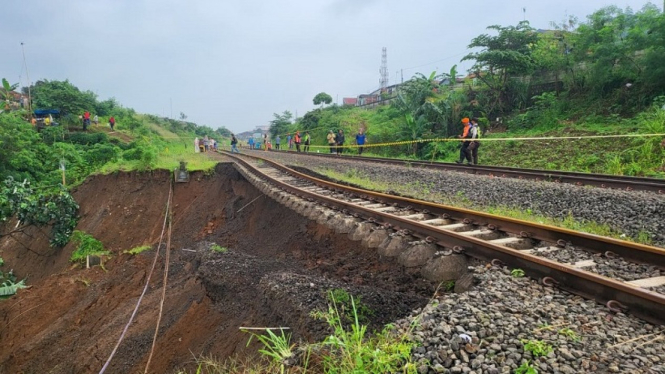 Rel Terdampak Longsor, Kereta Bogor - Sukabumi dibatalkan