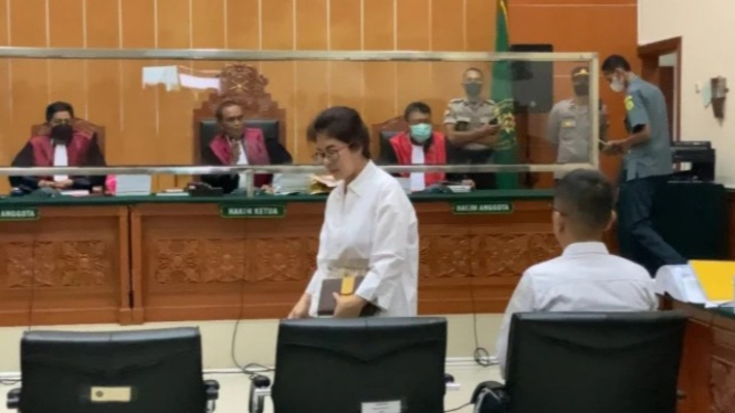 Terdakwa Linda Pujiastuti di Pengadilan Negeri Jakarta Barat.