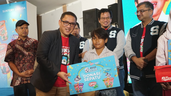 Okky dan Good Mood Berikan Beasiswa 2,000 Anak-Anak Indonesia