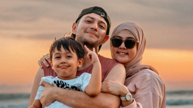 Rifky Balweel Suami Pengganti liburan ke Bali