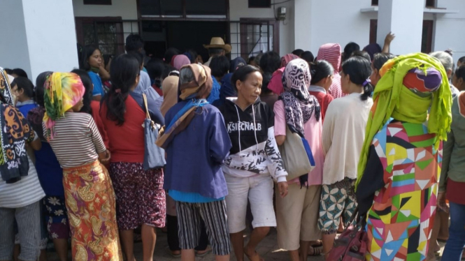 Penyaluran BPNT di Kantor Kecamatan Diserbu Ratusan Warga