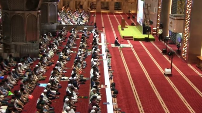 Tak Lagi Ada Pembatasan, Jemaah Tarawih di Masjid Istiqlal Membludak