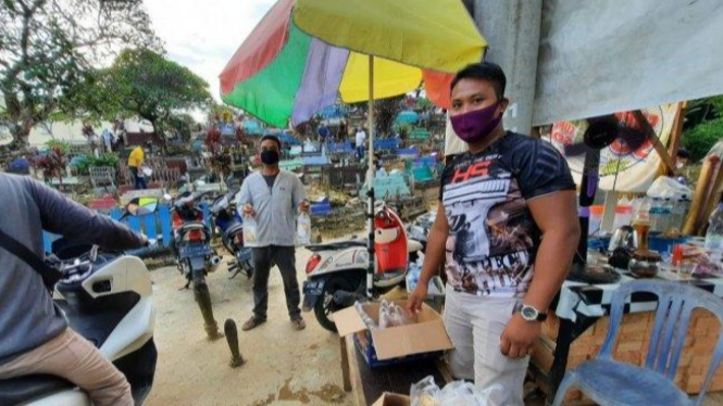 Bripka Joko Anggota Polresta Samarinda Nyambi Jadi Tukang Gali Kubur