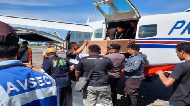 Polisi Evakuasi Jenazah Tukang Ojek Korban Penembakan OTK ke Timika