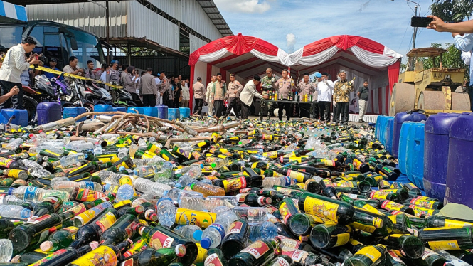 Polres Indramayu Musnahkan 17.120 Botol Miras Hasil Operasi Pekat