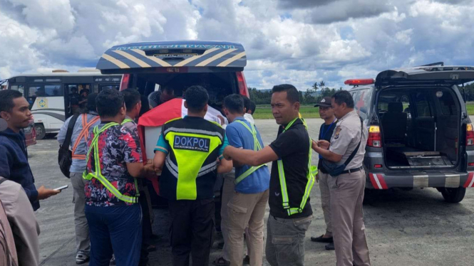 Dua Jenazah Anggota TNI-Polri Diterbangkan ke Jayapura