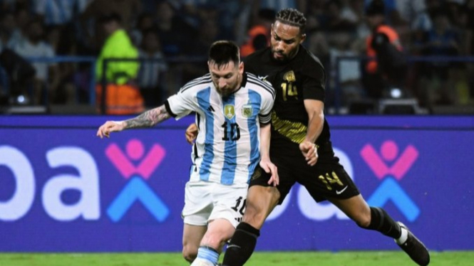 Lionel Messi Hattrick, Cetak gol ke-100 untuk Argentina