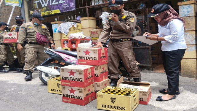 Ratusan botol miras disita dalam razia Satpol PP Kota Semarang