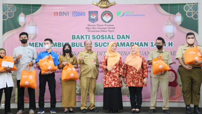 Dharma Wanita Persatuan Ditjen Bina Keuda Kemendagri Gelar Baksos