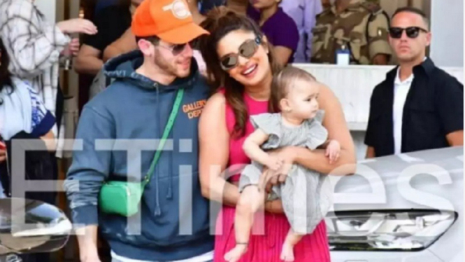 Priyanka Chopra bersama suami dan putrinya.
