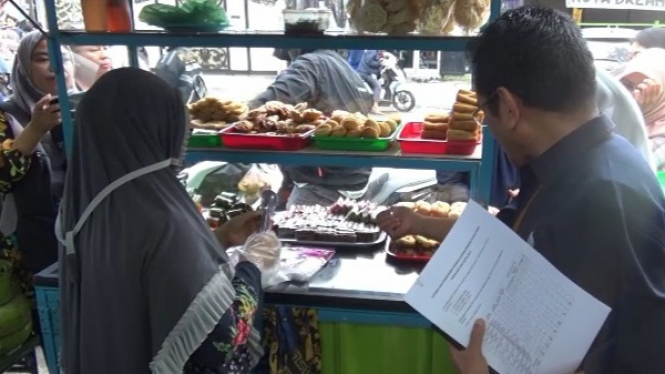 BPOM Medan Sidak Produk Makanan Supermarket dan Pedagang Takjil