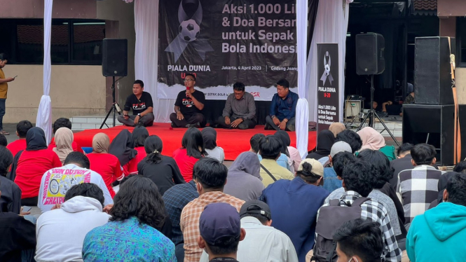 Aksi 1000 Lilin dan Doa Bersama untuk Sepak Bola Indonesia Digelar GSR