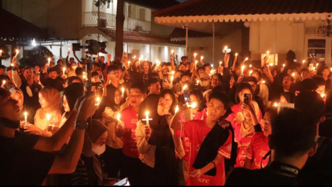 Aksi 1.000 Lilin dan Doa Bersama Kebangkitan Sepak Bola Indonesia