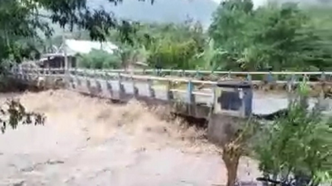 Banjir Bandang Terjang 8 Desa, Belasan Rumah dan Ternak Hanyut