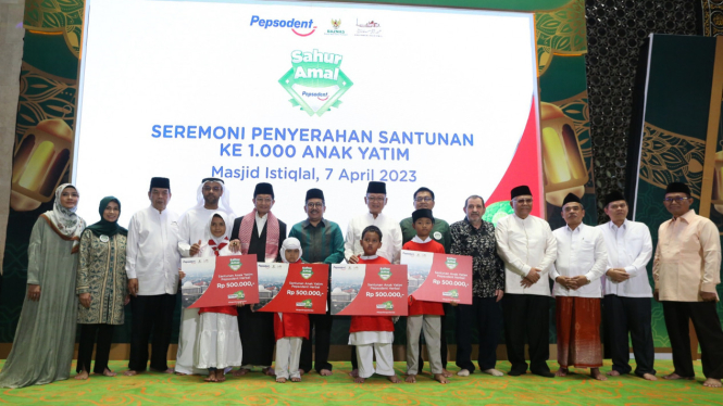 Penyerahan Donasi Melalui Pepsodent Sahur Amal 2023 di Masjid Istiqlal