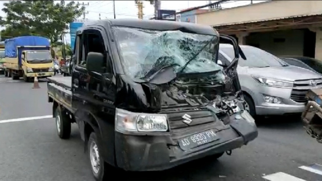 Kecelakaan Beruntun di Jalan Solo - Semarang, 3 Kendaraan Rusak Parah