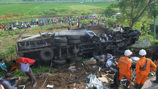 8 Orang Tewas Akibat Kecelakaan Maut di Tol Semarang-Solo