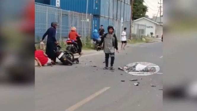 Tabrakan Maut Sepeda Motor vs Sepeda Motor, 1 Orang Tewas