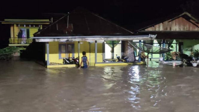 Malam Malam Puasa Puluhan Rumah Warga Diterjang Banjir Bandang