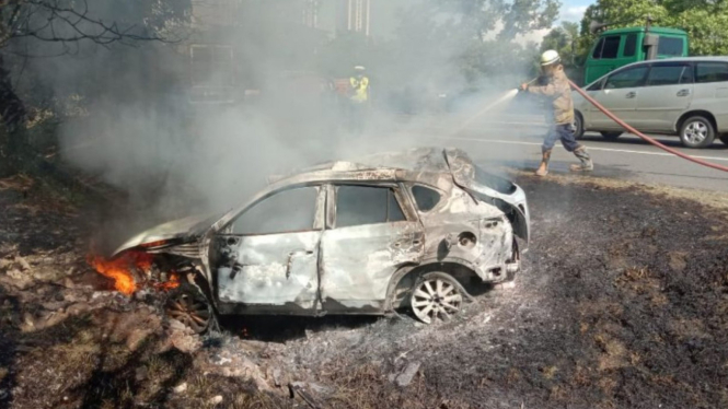 Mobil Terbakar di Tol Jakarta-Tangerang, Pengemudi Tewas Terpanggang
