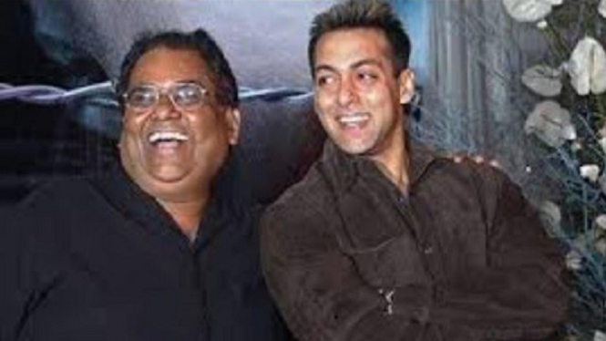 Mendiang Satish Kaushik dan Salman Khan.