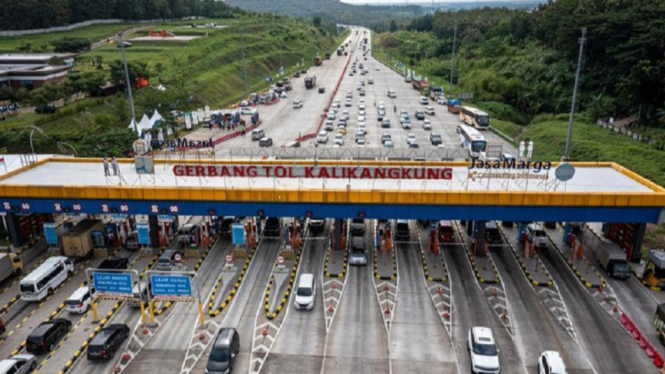 Volume Kendaraan Meningkatan 300 Persen di Gerbang Tol Kalikangkung