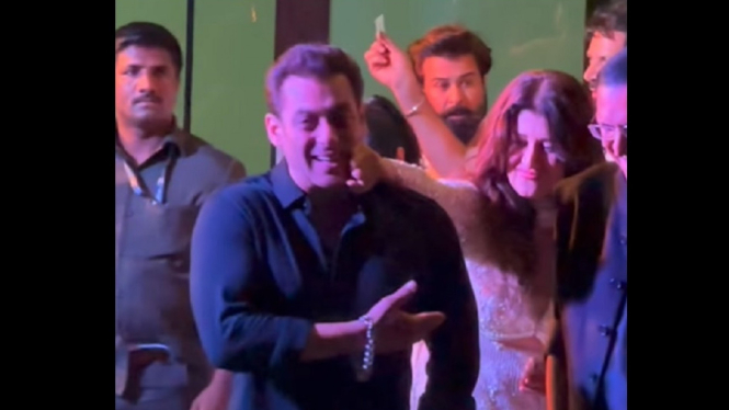 Salman Khan Tertawa saat Ditinju Mantan Pacarnya, Sangeeta Bijlani