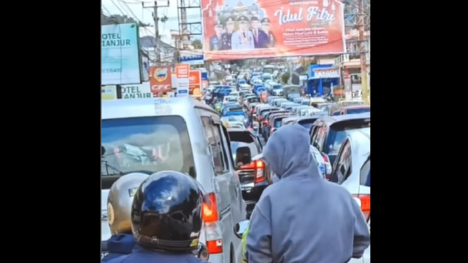 Macet Parah, Jalur Menuju Puncak dari Arah Cianjur Ditutup Total