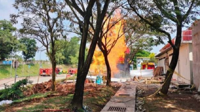 Kobaran Api Menyembur dari Sumur Rest Area KM 86 A Tol Cipali