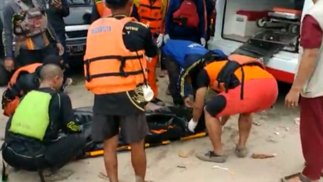 Dua Wisatawan Tergulung Ombak Pantai Santolo Ditemukan Tewas