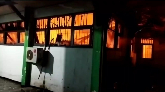 Korsleting Listring, Kantor DKKP Kota Kediri Terbakar