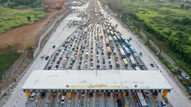 Ratusan Ribu Kendaraan Tercatat oleh Jasa Marga Telah Kembali Jakarta