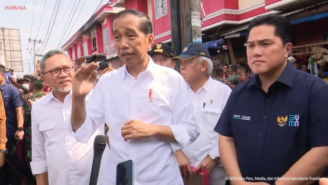 Erick Thohir Dampingi Presiden Jokowi Tinjau Jalan Rusak di Lampung