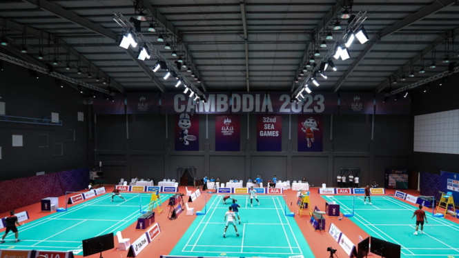 Tim bulutangkis Indonesia mulai coba Venue SEA Games 2023