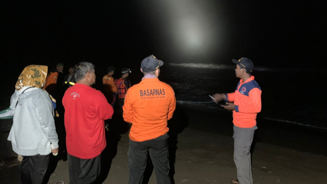 Pantai Selatan Menelan Korban, Empat Pelajar Terseret Ombak