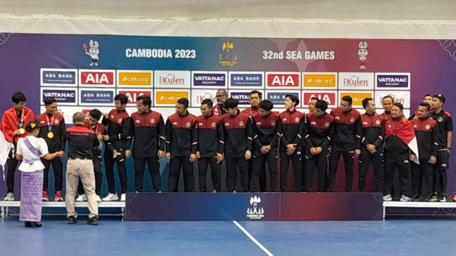 Penyerahan Medali Emas ke Timnas Hoki Indoor Putra Indonesia