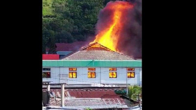 RSUD Abepura Terbakar, Belasan Pasien Dievakuasi Keluar Gedung