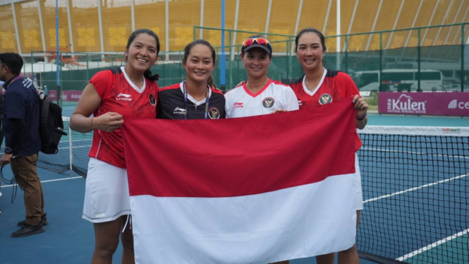 Tim Tenis Beregu Putri Persembahkan Medali emas