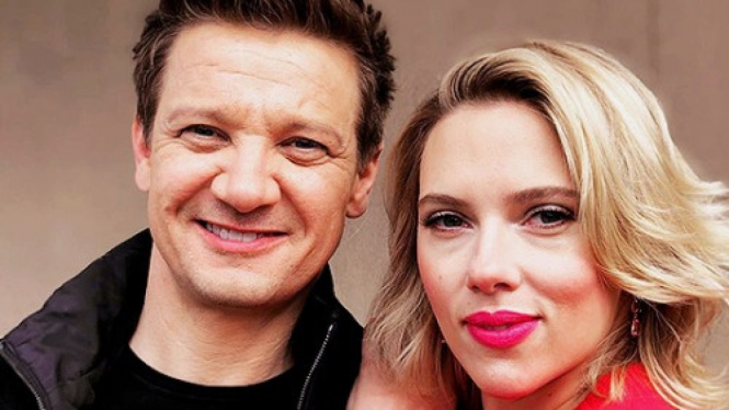 Jeremy Renner dan Scarlett Johansson