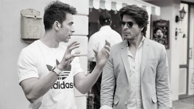 Penampakan Shah Rukh Khan Bersama Punit Malhotra di Lokasi Syuting