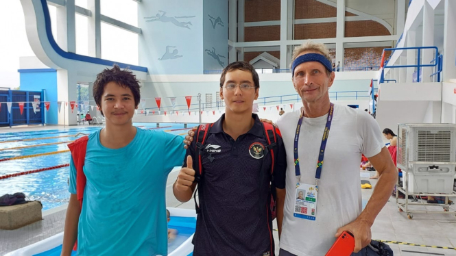 Felix Victor Iberle (tengah) pecahkan rekor SEA Games