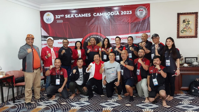 Ketua Umum KONI DKI Jakarta, Ketua DPRD dan rombongan tiba di Kamboja