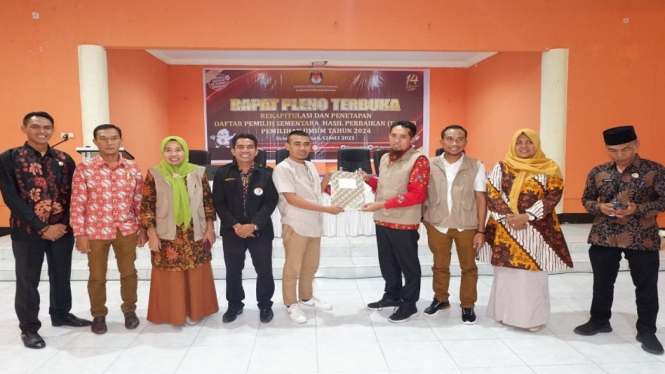 KPU dan Bawaslu Kabupaten Sumbawa, usai Pleno Penetapan DPSHP4