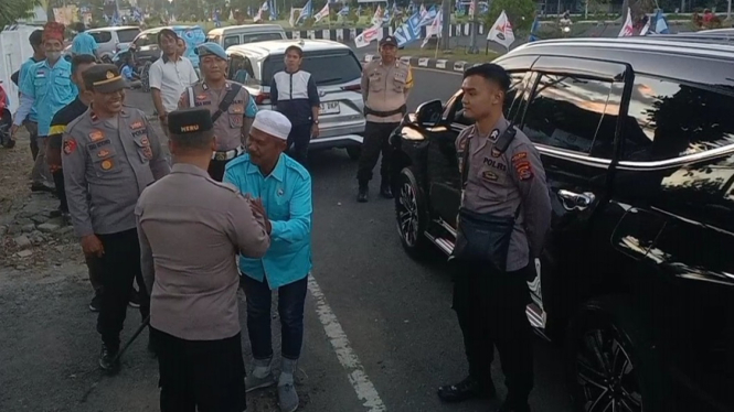 Kapolres Sumbawa pantau pengamanan pendaftaran bacaleg ke KPU Sumbawa