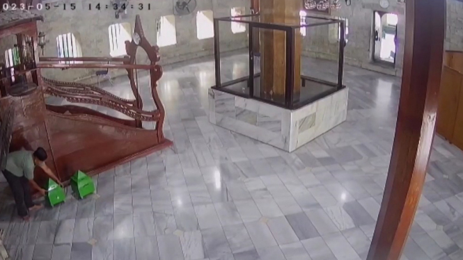 Maling Kotak Amal Masjid Jami Palopo Bawa Senjata Tajam