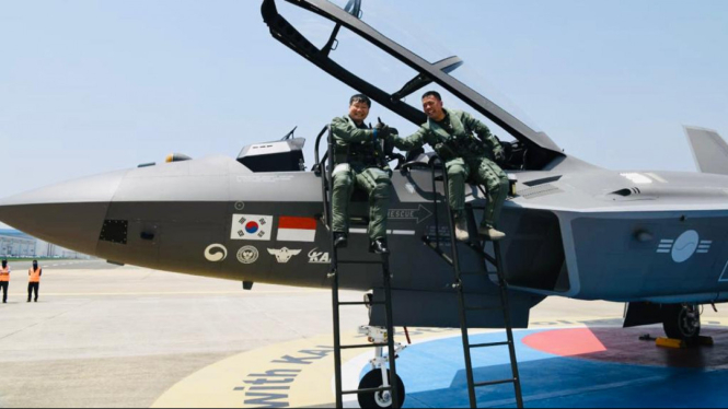 Penerbang Uji TNI AU Sukses Terbang Perdana Pesawat KF/IFX-21