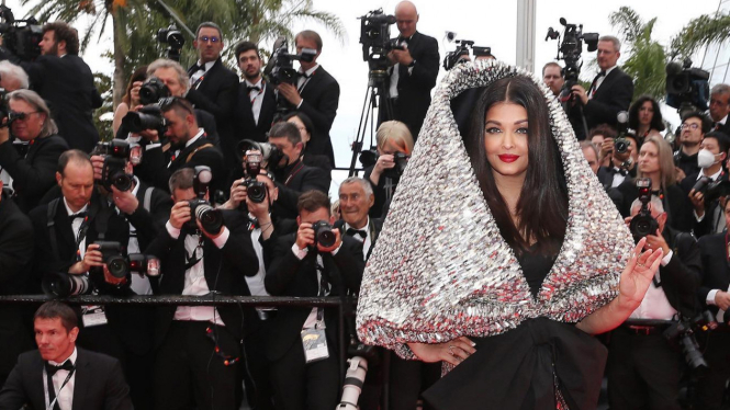 Gaya Busana Unik Aishwarya Rai di Cannes Dikecam, Fans Membela