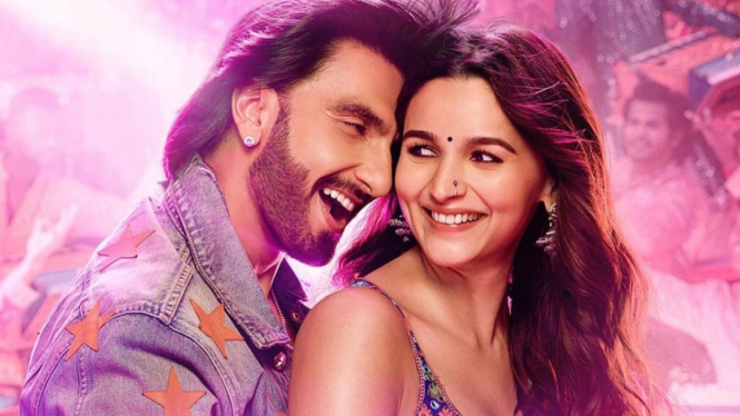 Ranver Singh dan Alia Bhatt di film Rocky Aur Rani Ki Prem Kahani