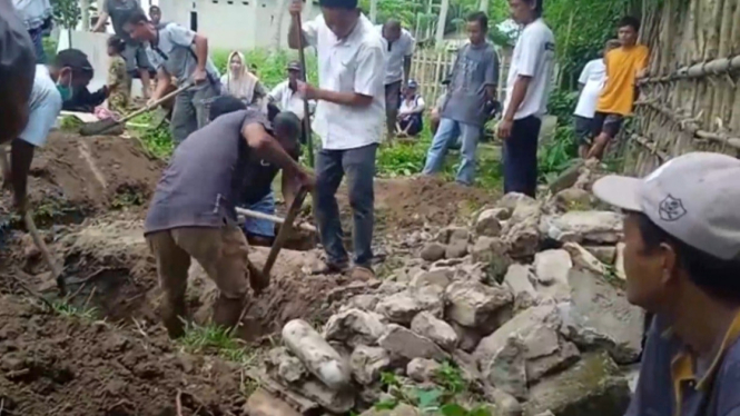 Dua Makam di Gorontalo Dibongkar dan Dipindahkan, Ini Penyebabnya