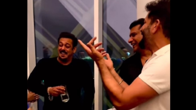 Salman Khan Asyik Menyanyi 'Ek Kudi Kudi' Usai Pesta IIFA 2023